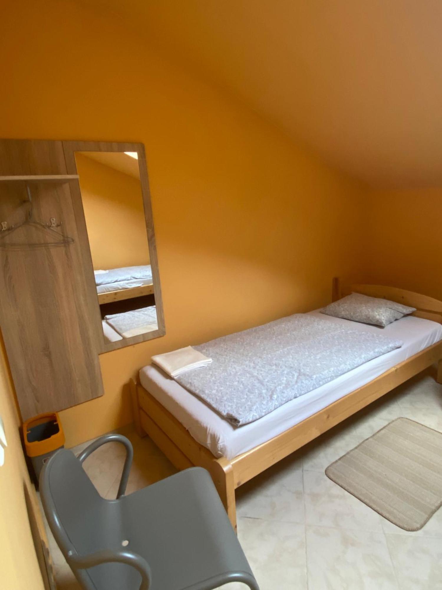 Art Inn Space Krasków Εξωτερικό φωτογραφία